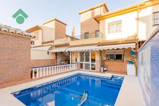 Casa bifamiliare in Viña Málaga. Casa en venta en torre del mar