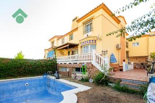 Casa aparellada a Viña Málaga. Casa en venta en torre del mar