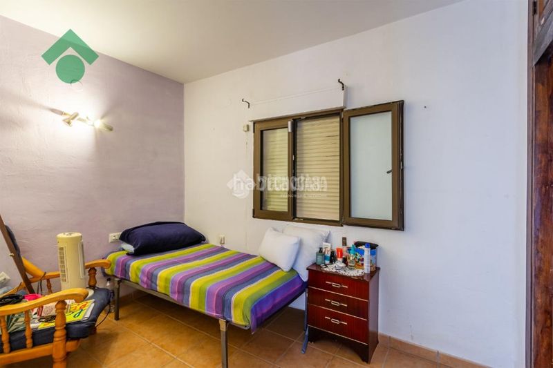 Foto 739d9282-bd39-4cd5-882c-3180ae2281fe. Casa aparellada a Chilches
