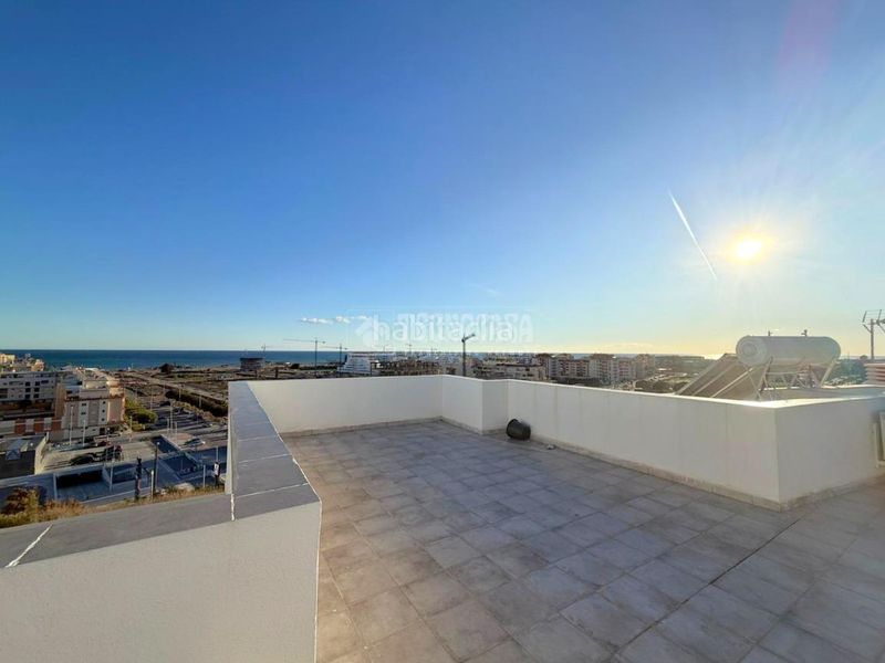 Foto 2b8a84e2-6707-416f-8506-d346e1cfa49a. Casa aparellada amb aparcament piscina a Viña Málaga Torre del Mar