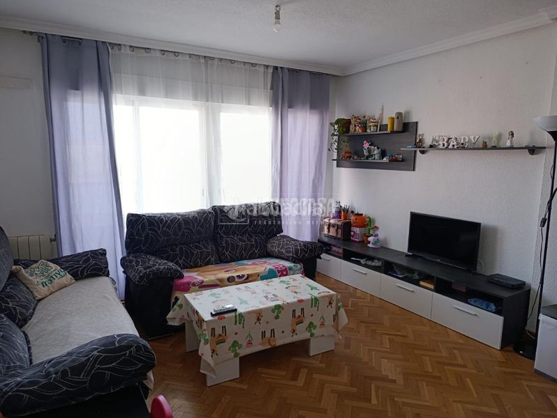 Foto aab9d80d-0b17-4064-86fb-29986e15207b. Pis amb calefacció piscina a El Naranjo Fuenlabrada