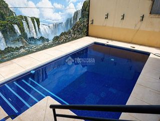 Maison jumelée à El Naranjo. Casa en venta en fuenlabrada