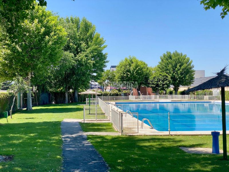 Foto c4f0dbf5-381c-4a89-8bb2-b406c960908f. Pis amb calefacció piscina a El Naranjo Fuenlabrada