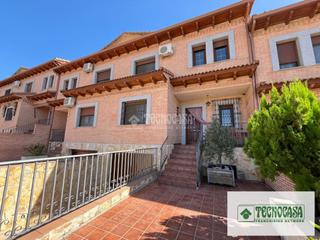 Maison jumelée à Santa Olalla. Casa en venta en santa olalla