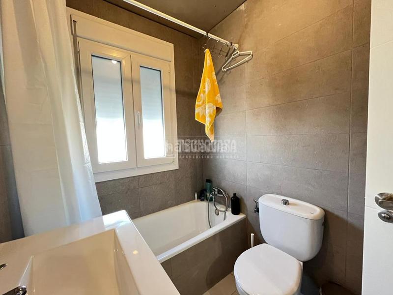Foto a92be924-ac9a-49fc-90d6-3755d1d9876a. Casa pareada casa en venta en Barcience