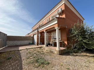 Doppelhaus in Barcience. Casa en venta en barcience