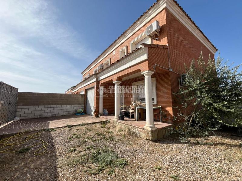 Foto db12f16d-100b-40e9-8c36-cc2727e8809a. Casa pareada casa en venta en Barcience