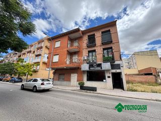 Casa aparellada a Torrijos. Casa en venta en torrijos