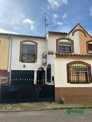 Maison jumelée à Alcabón. Casa en venta en alcabón
