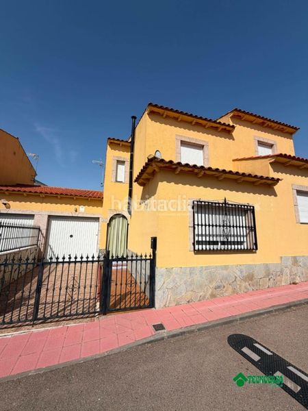 Foto 11fec823-9968-4983-9430-55a93285d820. Casa aparellada a Erustes