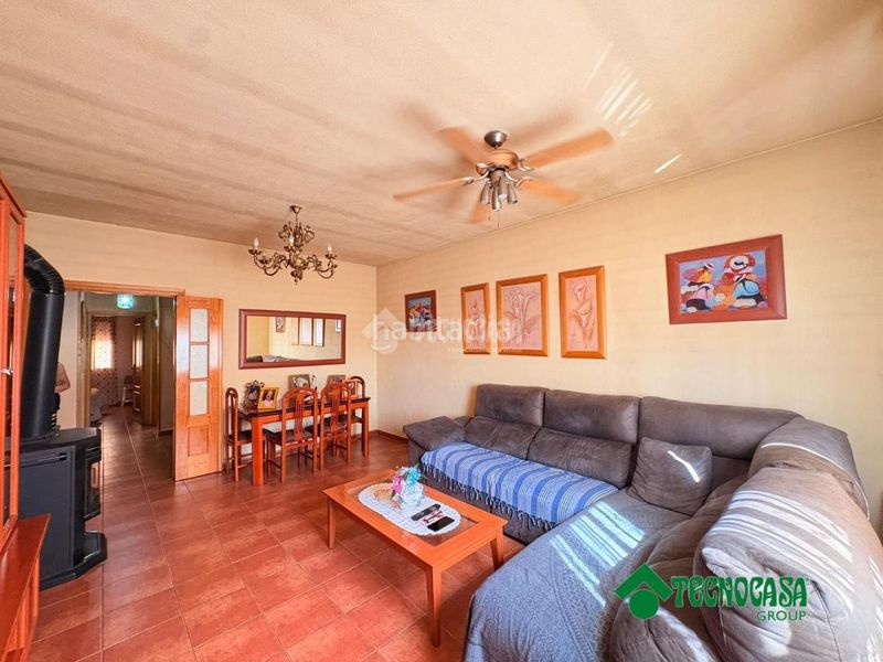 Foto cfcbd01a-c5b6-45a3-a131-b9c0818e3747. Casa aparellada a Erustes