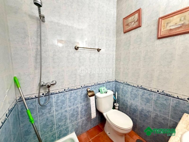 Foto fa2769f2-7b63-4777-a21d-b8da28455b56. Casa aparellada a Erustes