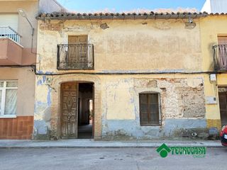 Maison jumelée à Alcabón. Casa en venta en alcabón
