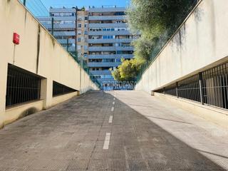 Parking coche en Parque Alcosa. Boxplaza de garaje en venta en sevilla