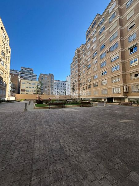 Foto acf26903-a677-42ef-af18-a928db572e95. Pis amb aparcament a Doctor Cerrada Zaragoza