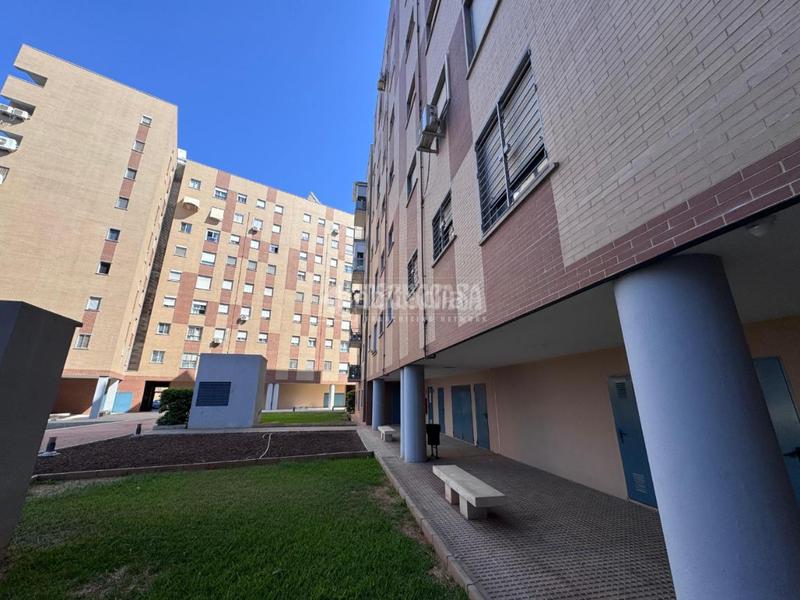 Foto a374bd6e-0c56-4c79-8084-09f6e46cdc58. Piso  en venta en colores - entreparques Sevilla