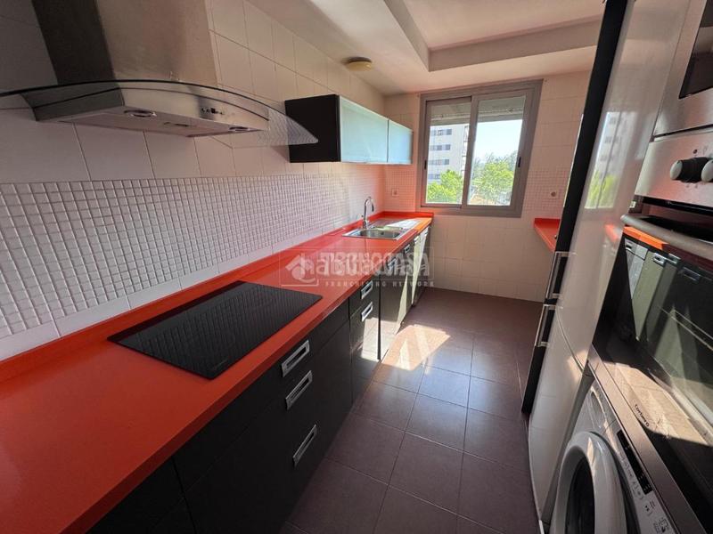 Foto aa518012-eaba-4826-9316-6c75fc119665. Piso  en venta en colores - entreparques Sevilla
