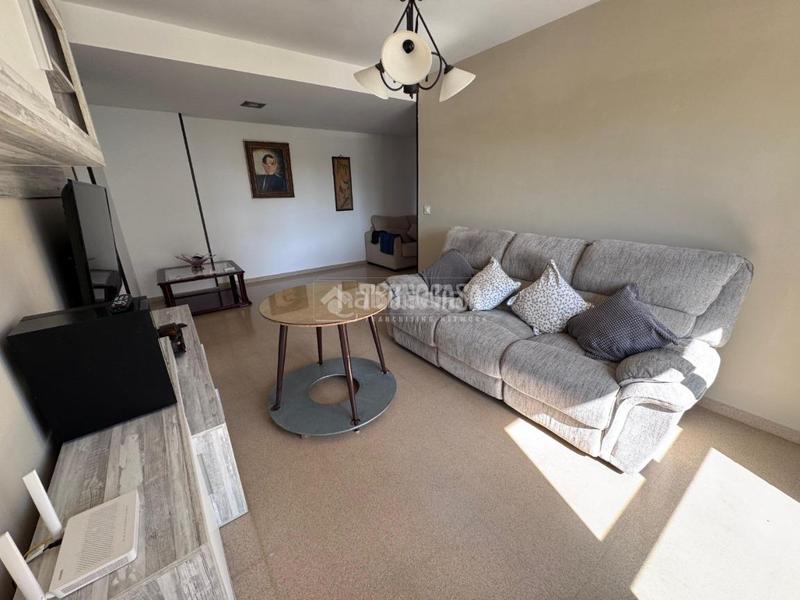 Foto fe2b241b-486e-4324-9c4e-25a1cc54923f. Piso  en venta en colores - entreparques Sevilla