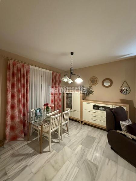 Foto d9a98d34-e9ac-413b-bc2f-a70f93216feb. Doppelhaus in colores - entreparques Sevilla