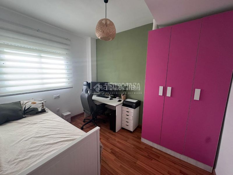Foto f9e58099-fe13-4fd2-a9f7-a337d938003c. Pis amb aparcament a colores - entreparques Sevilla