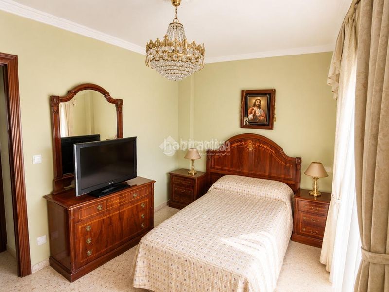 Foto 0acb0240-f386-417d-a202-fad6b9372234. Towny house in colores - entreparques Sevilla