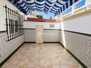 Casa aparellada a Colores -  Entreparques. Casa en venta en sevilla