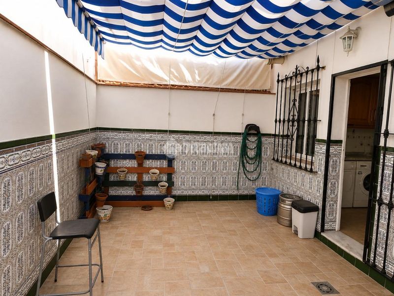 Foto 40c03bbf-d9e2-4b0b-8e42-a9ee1cb75a31. Towny house in colores - entreparques Sevilla