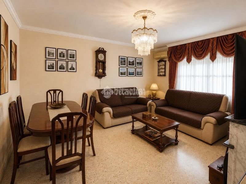 Foto d0b22bf8-df7d-4c3d-842e-7cf91ef0a72c. Towny house in colores - entreparques Sevilla