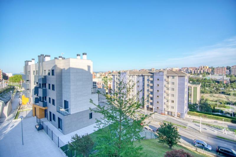 Foto 0b88a817-c9e3-4120-9fc7-48505f6ea463. Pis amb calefacció aparcament a Valdenoja Santander