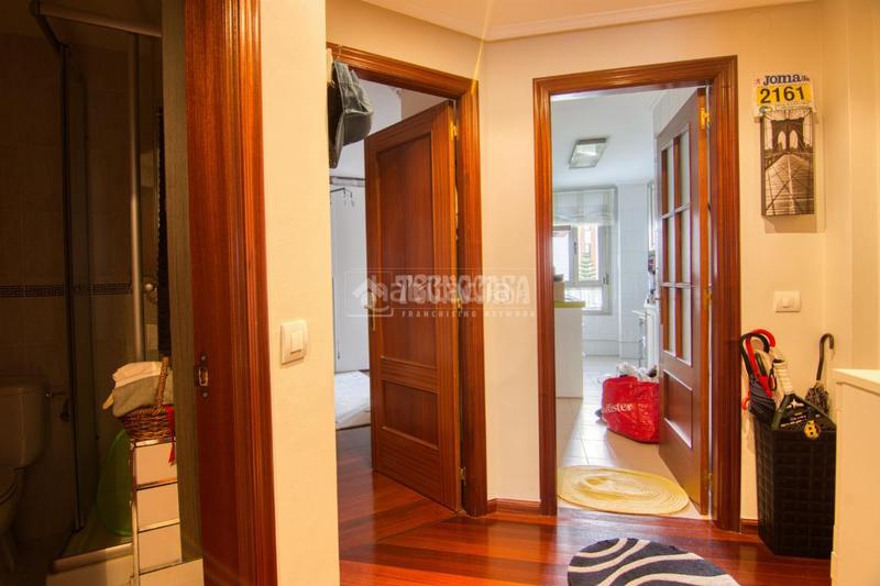 Foto 36982f4b-aba2-406a-81be-198f82516bdb. Pis amb calefacció aparcament a Valdenoja Santander