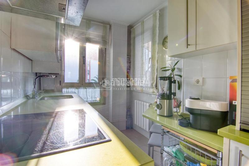 Foto 3b323e4f-9bbe-481c-b5eb-f35bc33a4944. Pis amb calefacció aparcament a Valdenoja Santander