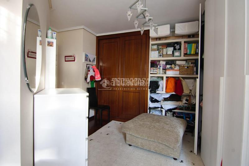 Foto 49a1c353-e443-4279-8e62-8267ee43fae5. Pis amb calefacció aparcament a Valdenoja Santander