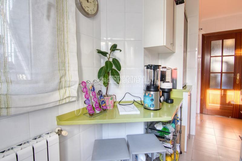 Foto a842d5aa-b282-4e19-8c5d-fcb67f6acfa6. Pis amb calefacció aparcament a Valdenoja Santander