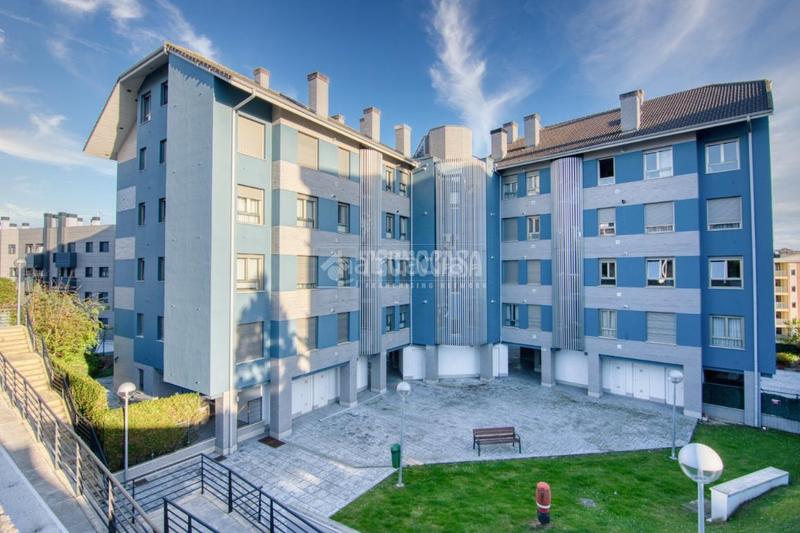 Foto af72cd0b-7d7b-4676-8284-e76f5aeb5bc9. Pis amb calefacció aparcament a Valdenoja Santander