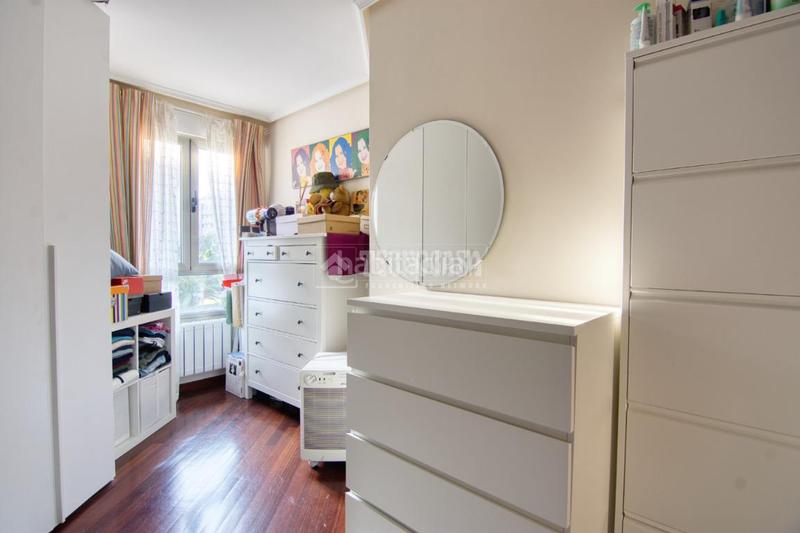 Foto cf6ed45a-7e01-4d8f-a20e-ea59991e77fb. Pis amb calefacció aparcament a Valdenoja Santander