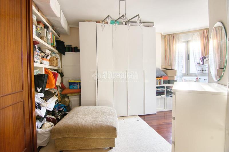 Foto cffeaab1-eb22-4c52-8ad8-7b5a86f68d36. Pis amb calefacció aparcament a Valdenoja Santander