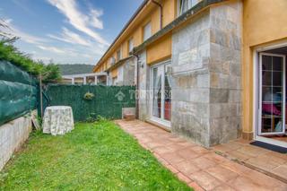 Casa aparellada a Carandía. Casa en venta en santander