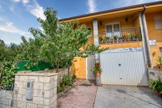 Casa aparellada a Carandía. Casa en venta en santander