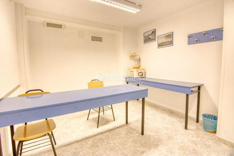 Foto 1b6d5cd0-9ce8-4a6d-916f-1e05ca55fe45. Local comercial a Los Castros Santander