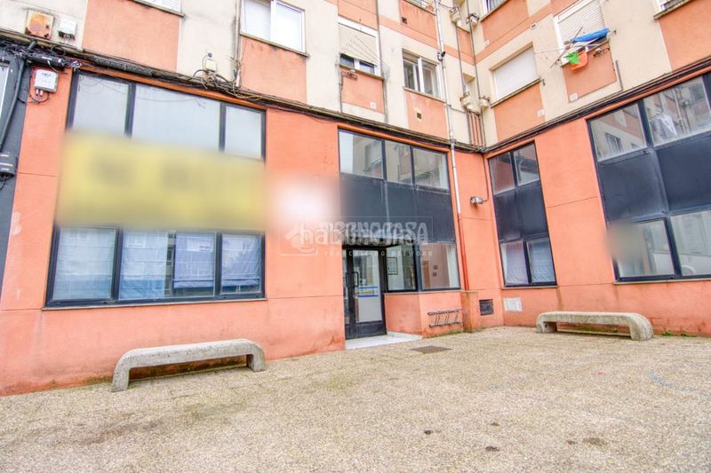 Foto 230a313b-48a4-4f5a-b6ae-c76c00472fbc. Local comercial a Los Castros Santander