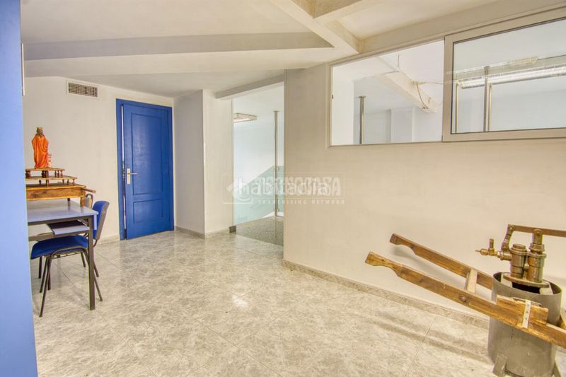 Foto 8af0c305-3885-409e-8db6-87273ae8a9d6. Local comercial a Los Castros Santander