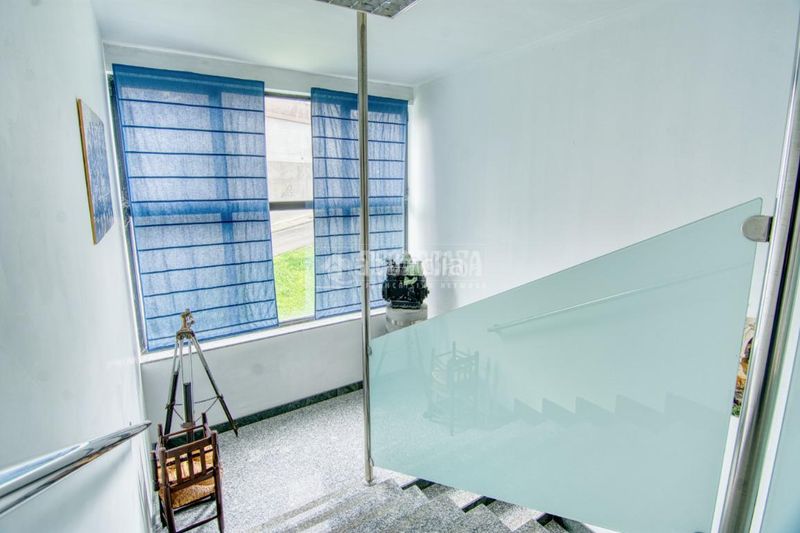 Foto aec6f36f-93e4-420c-a739-8887692f4470. Local comercial a Los Castros Santander