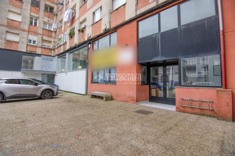 Foto d409edde-28ff-48e4-8401-aa28dd6a9477. Local comercial a Los Castros Santander