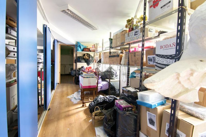 Foto d7a2f48c-82cb-425d-9fea-b035290526b3. Local comercial a Los Castros Santander