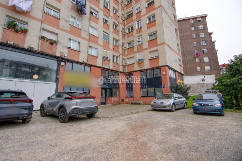 Foto df30d126-4492-467d-a0f5-c98bf8e6fcb1. Local comercial a Los Castros Santander