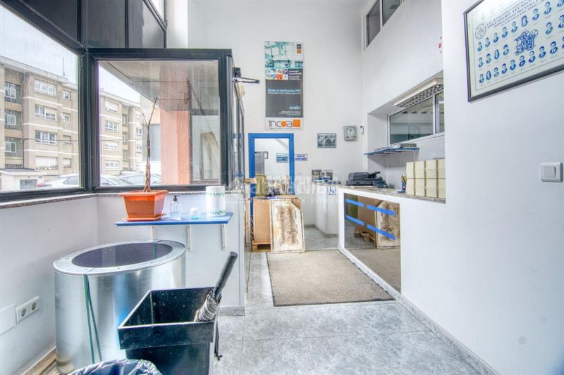 Foto ff22a2ed-8c9b-4b49-9afa-e43dbf7b1a3f. Local comercial a Los Castros Santander