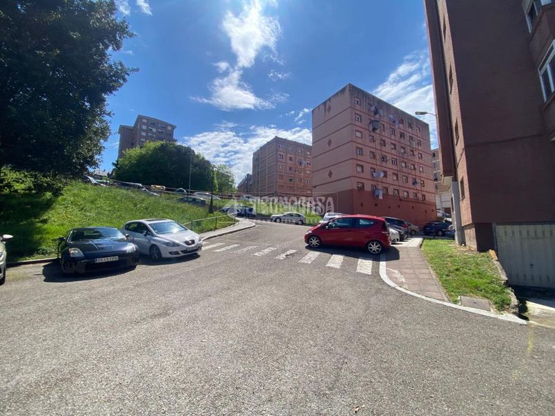 Foto 465bb7c2-bcec-407c-8d6a-d8b8418efb7e. Posto auto in Los Castros Santander