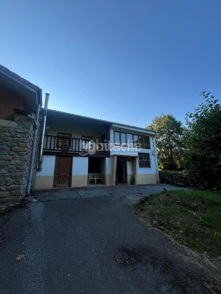 Foto f168b919-251b-4093-9a8d-df0bbc09ecec. Casa amb aparcament a Riotuerto
