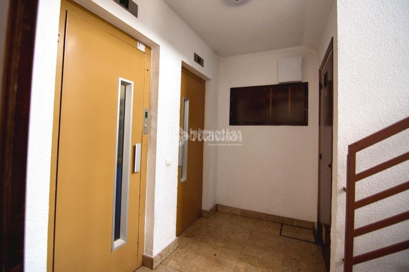 Foto b3937eef-b562-42ee-a765-e48957d23ca6. Pis amb calefacció aparcament a Los Castros Santander