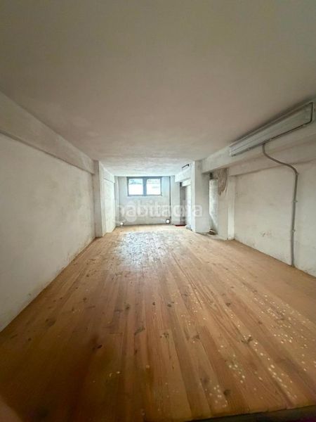 Foto 458a7bfb-d461-4883-bd03-76fa4dbbecde. Local comercial a Los Castros Santander